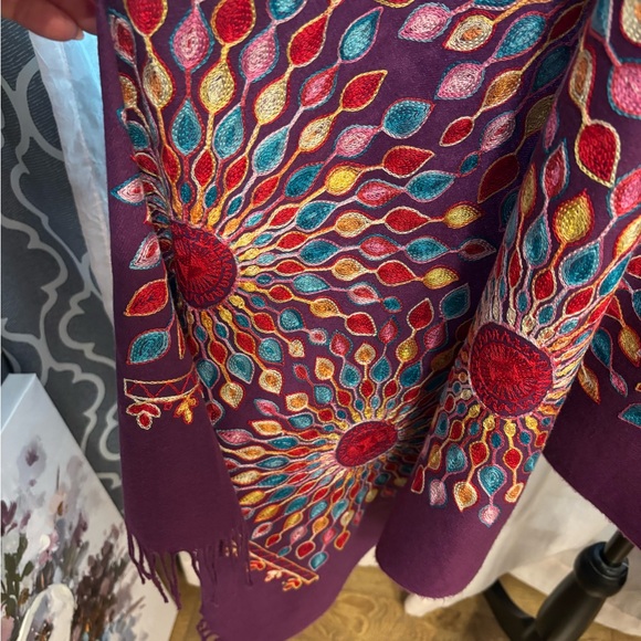 Colorful Embroidered wrap - Picture 8 of 10